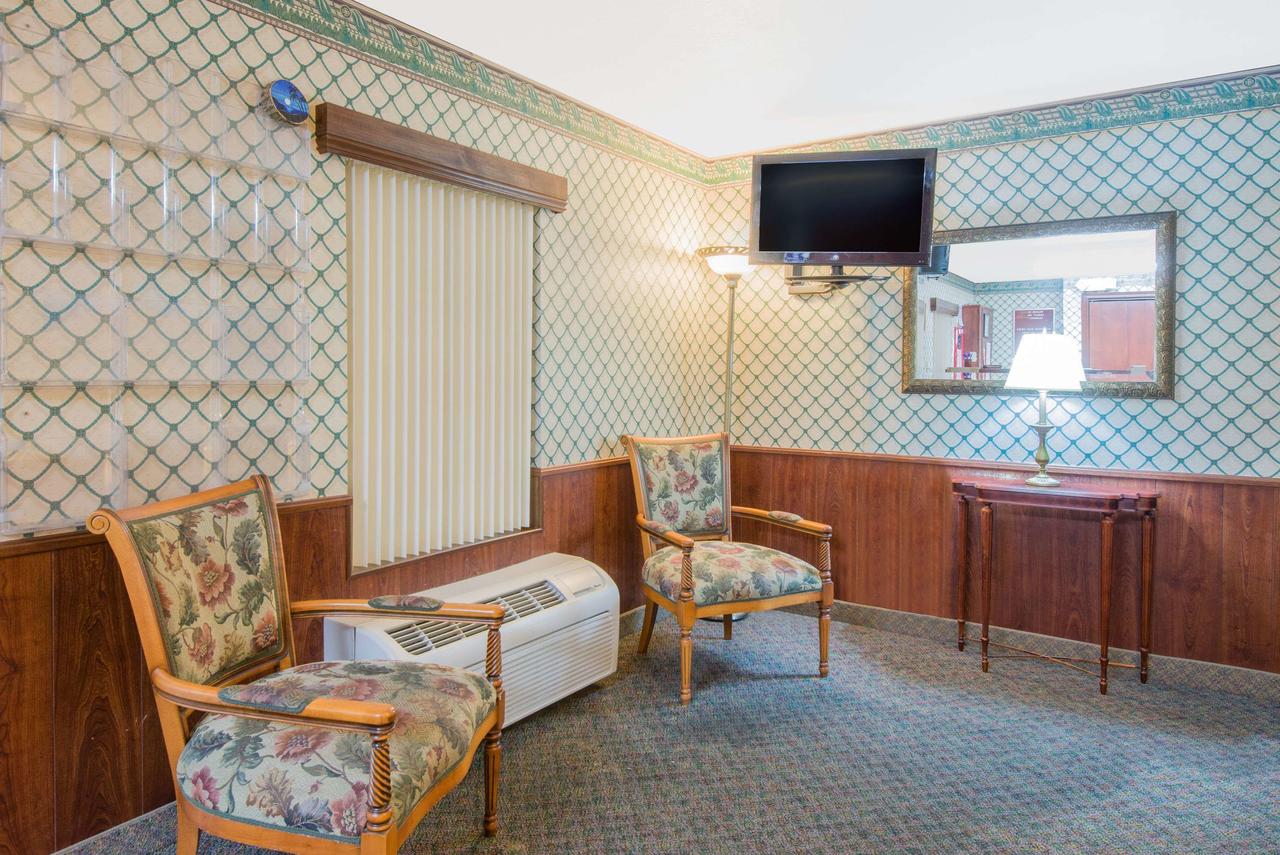 Knights Inn Sandusky - thumb 26