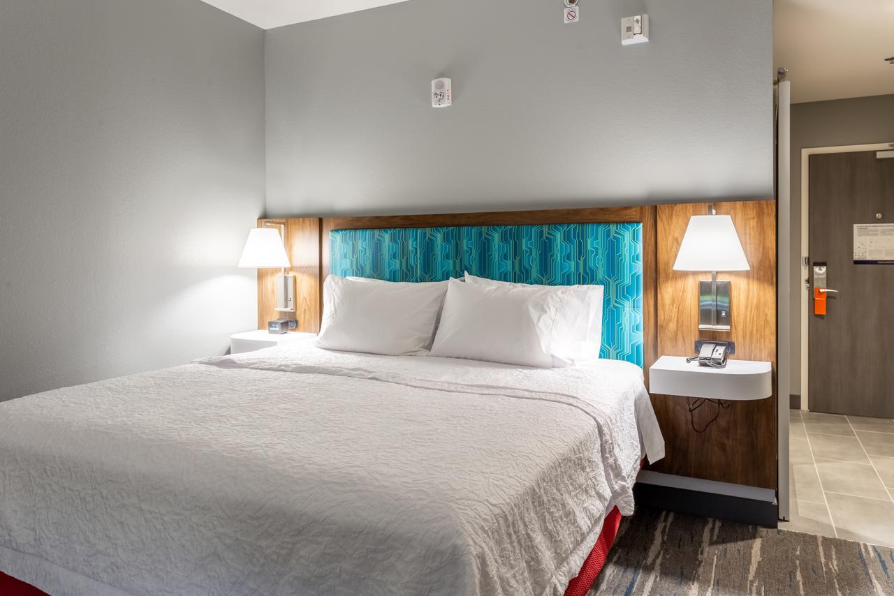 Hampton Inn Madison, OH - thumb 20