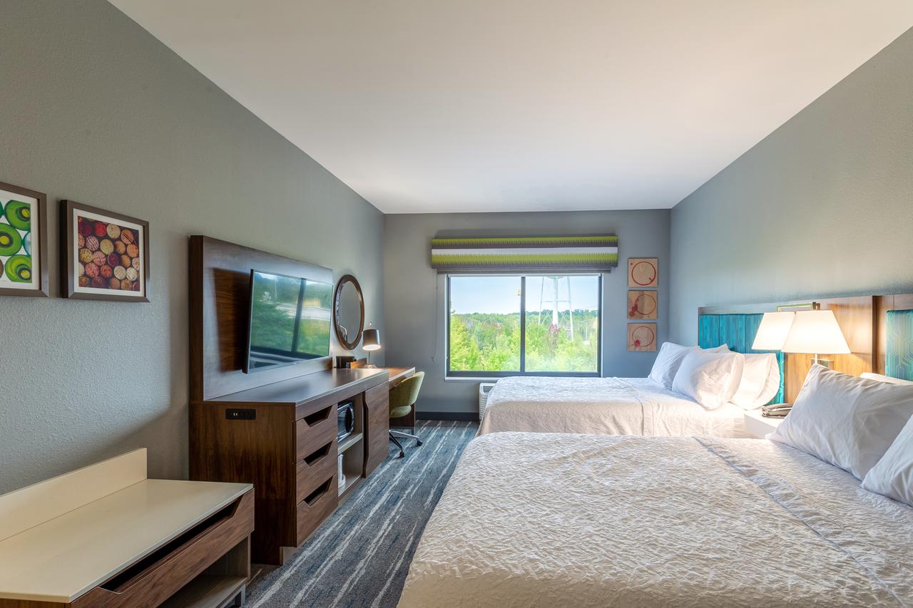 Hampton Inn Madison, OH - thumb 14