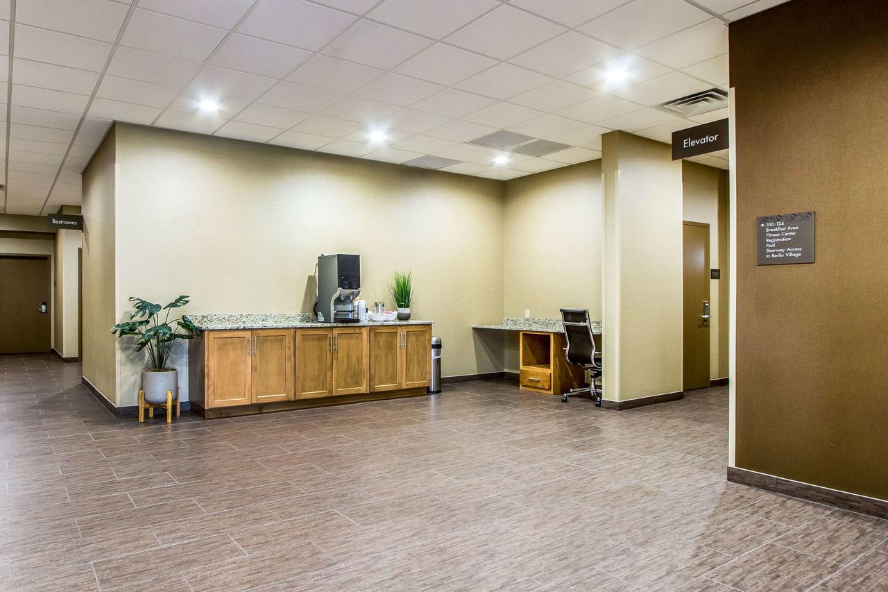 Comfort Suites Hotel And Conference Center - thumb 39