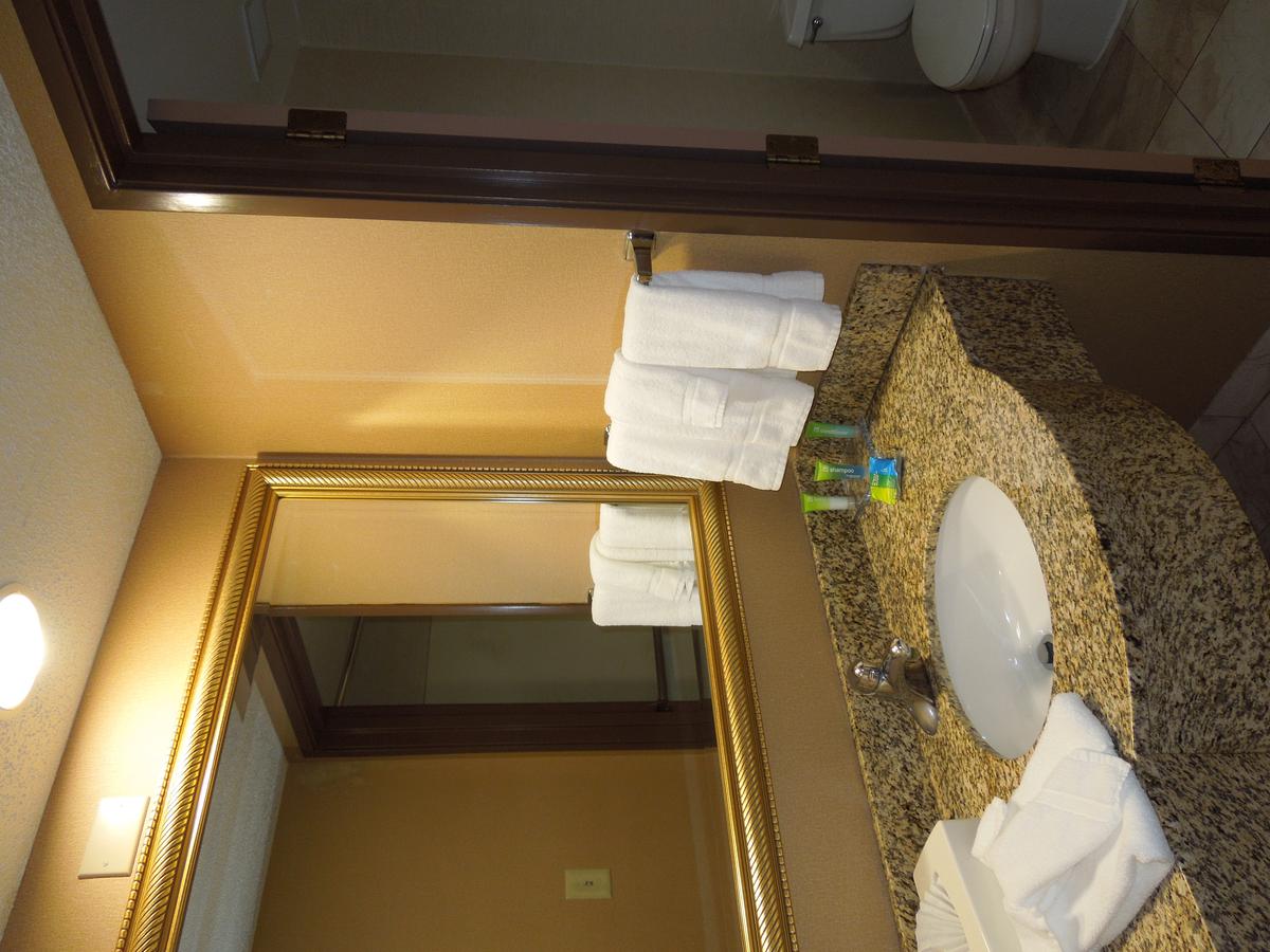 Radisson Cleveland Airport - thumb 24