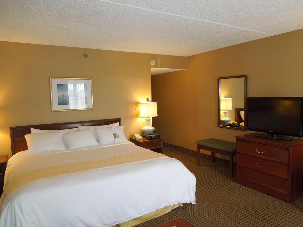 Radisson Cleveland Airport - thumb 13