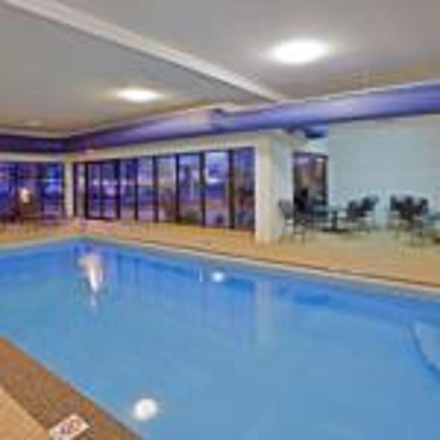 Radisson Cleveland Airport - thumb 3