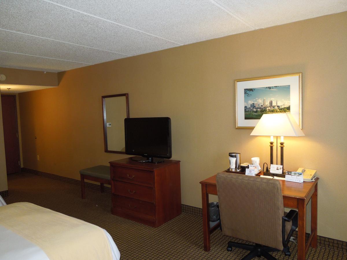 Radisson Cleveland Airport - thumb 20