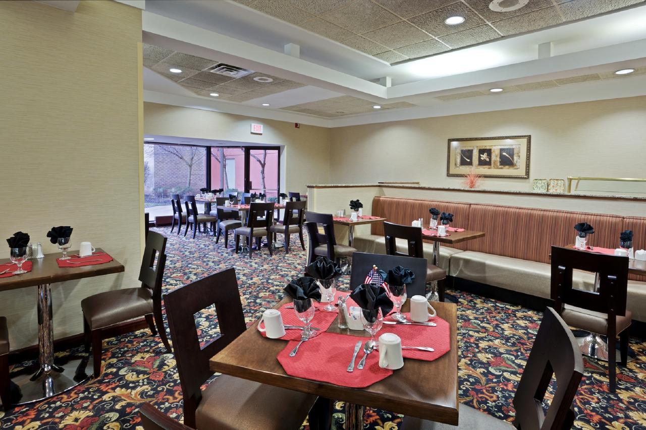 Radisson Cleveland Airport - thumb 11