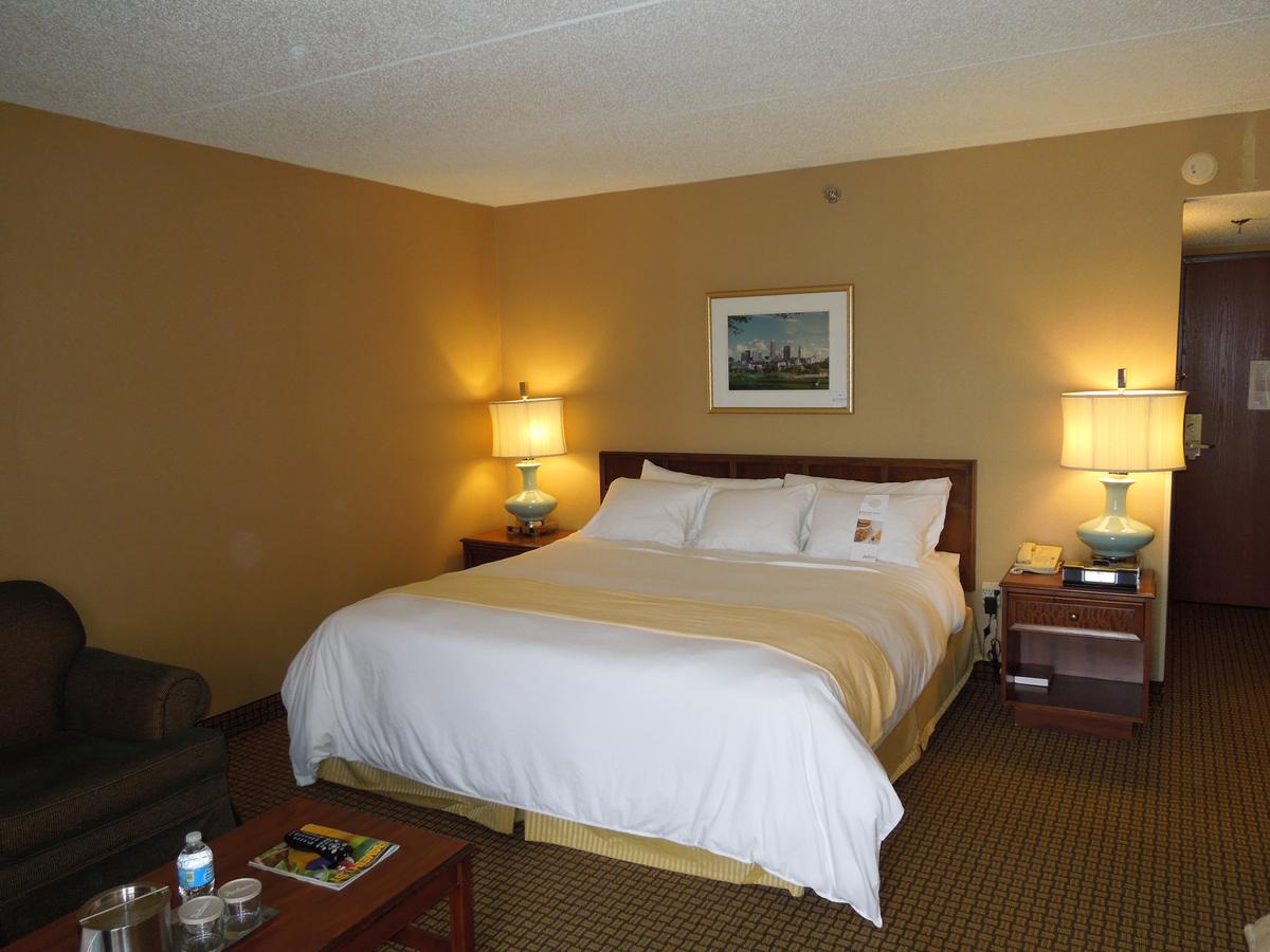Radisson Cleveland Airport - thumb 14