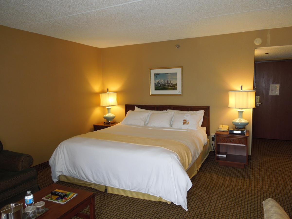 Radisson Cleveland Airport - thumb 16