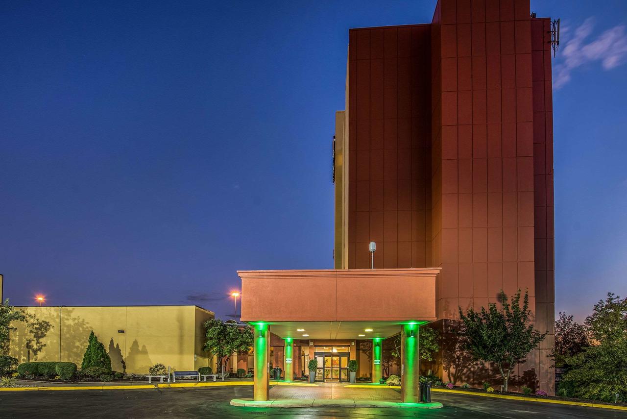 Clarion Hotel Cincinnati North - thumb 24