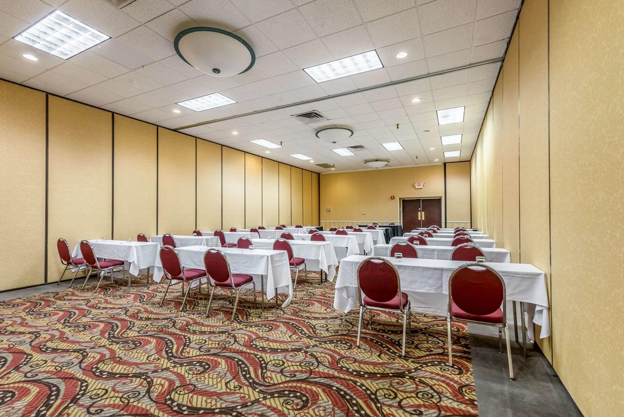 Clarion Hotel Cincinnati North - thumb 22