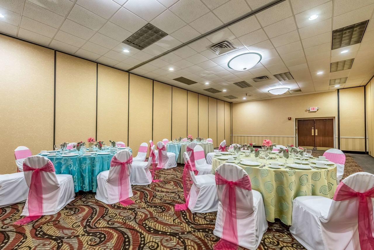 Clarion Hotel Cincinnati North - thumb 15