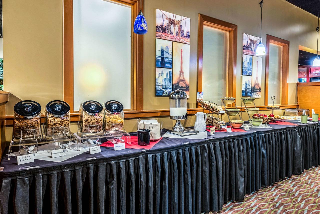 Clarion Hotel Cincinnati North - thumb 36