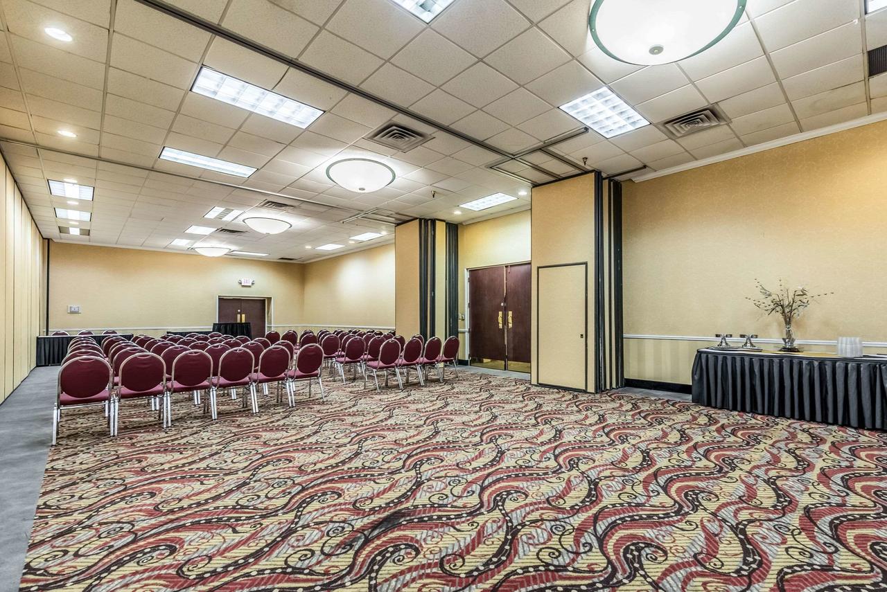 Clarion Hotel Cincinnati North - thumb 18