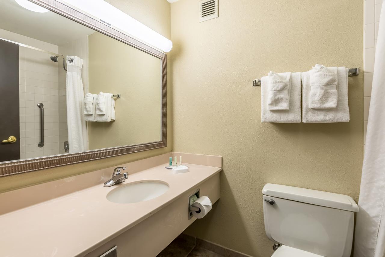 Clarion Hotel Cincinnati North - thumb 2