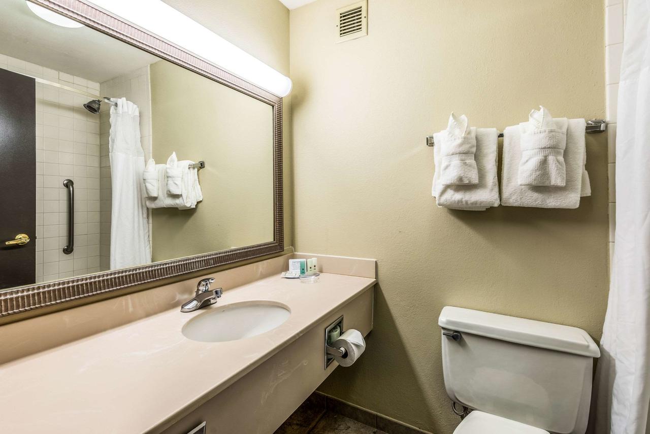 Clarion Hotel Cincinnati North - thumb 31