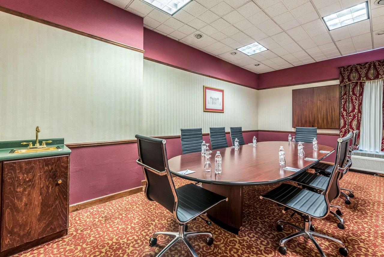 Clarion Hotel Cincinnati North - thumb 23