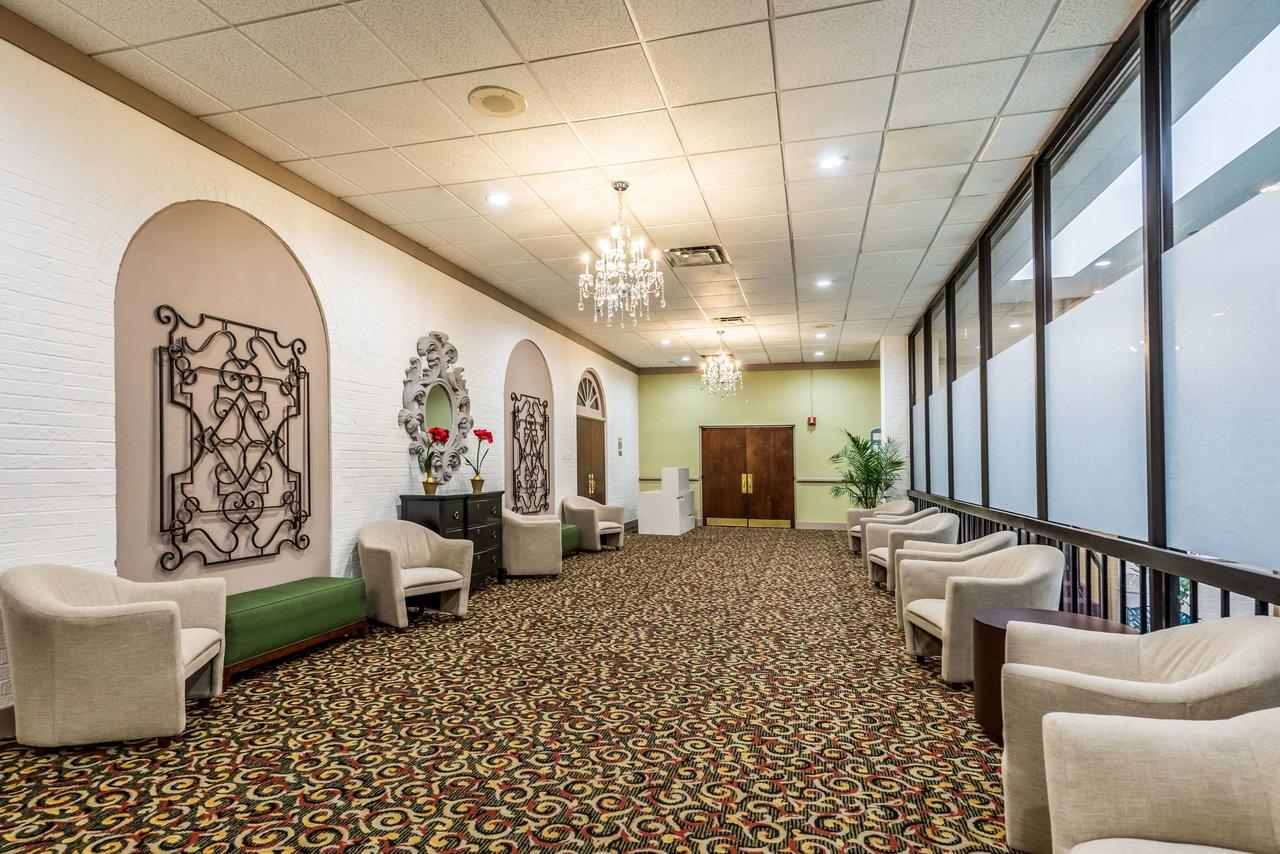 Clarion Hotel Cincinnati North - thumb 29