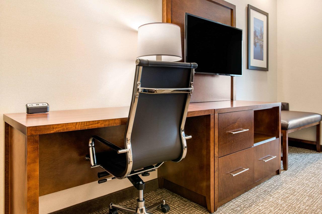 Comfort Suites Columbus Airport - thumb 6