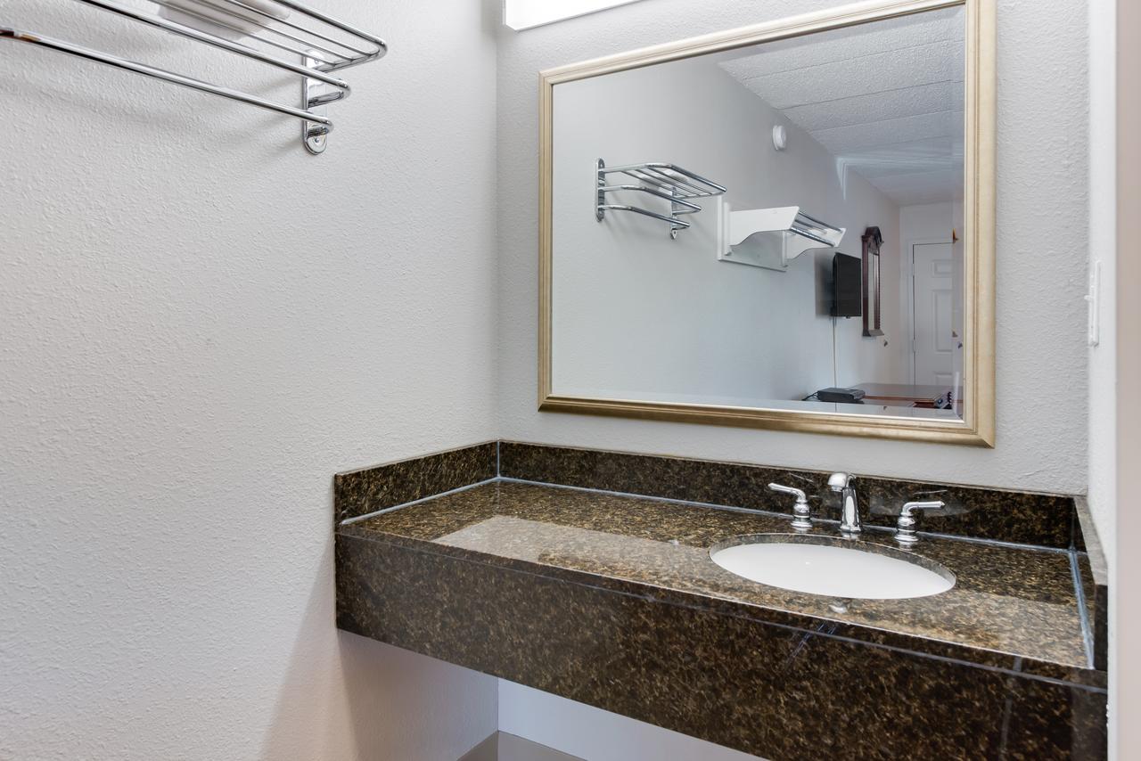 Americas Best Value Inn Columbus - thumb 1