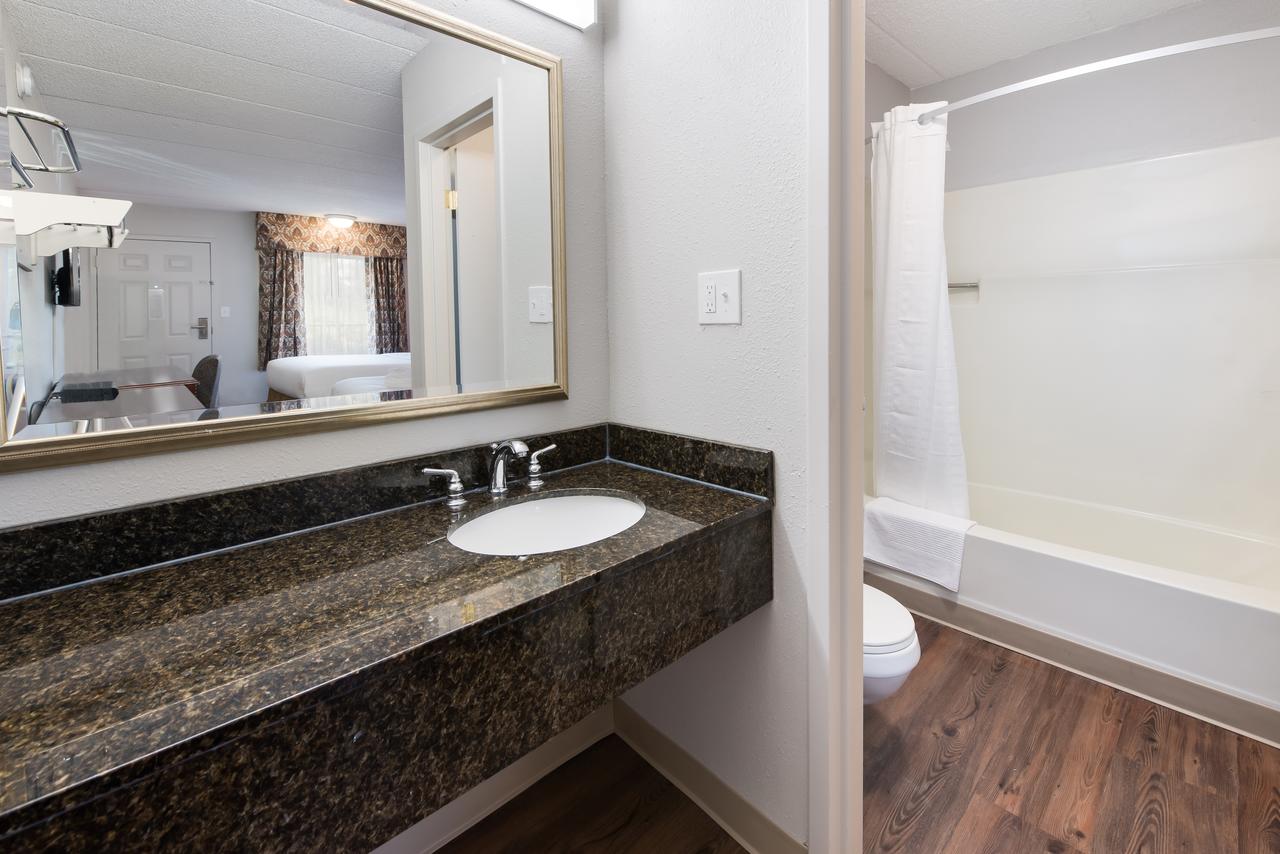 Americas Best Value Inn Columbus - thumb 14