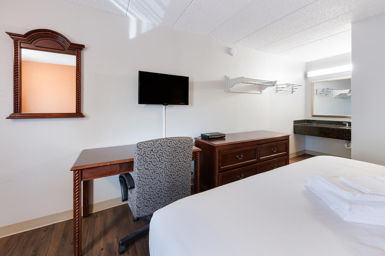Americas Best Value Inn Columbus - thumb 5