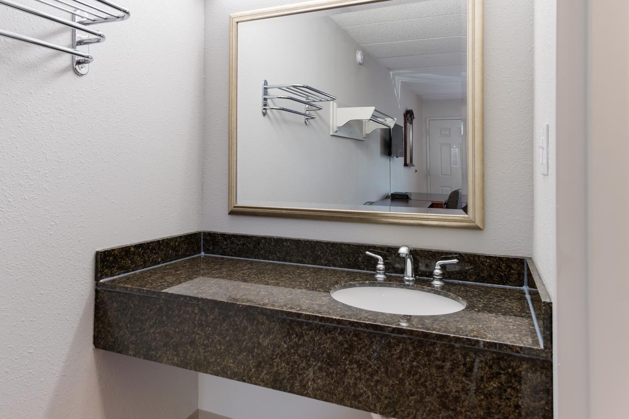 Americas Best Value Inn Columbus - thumb 15