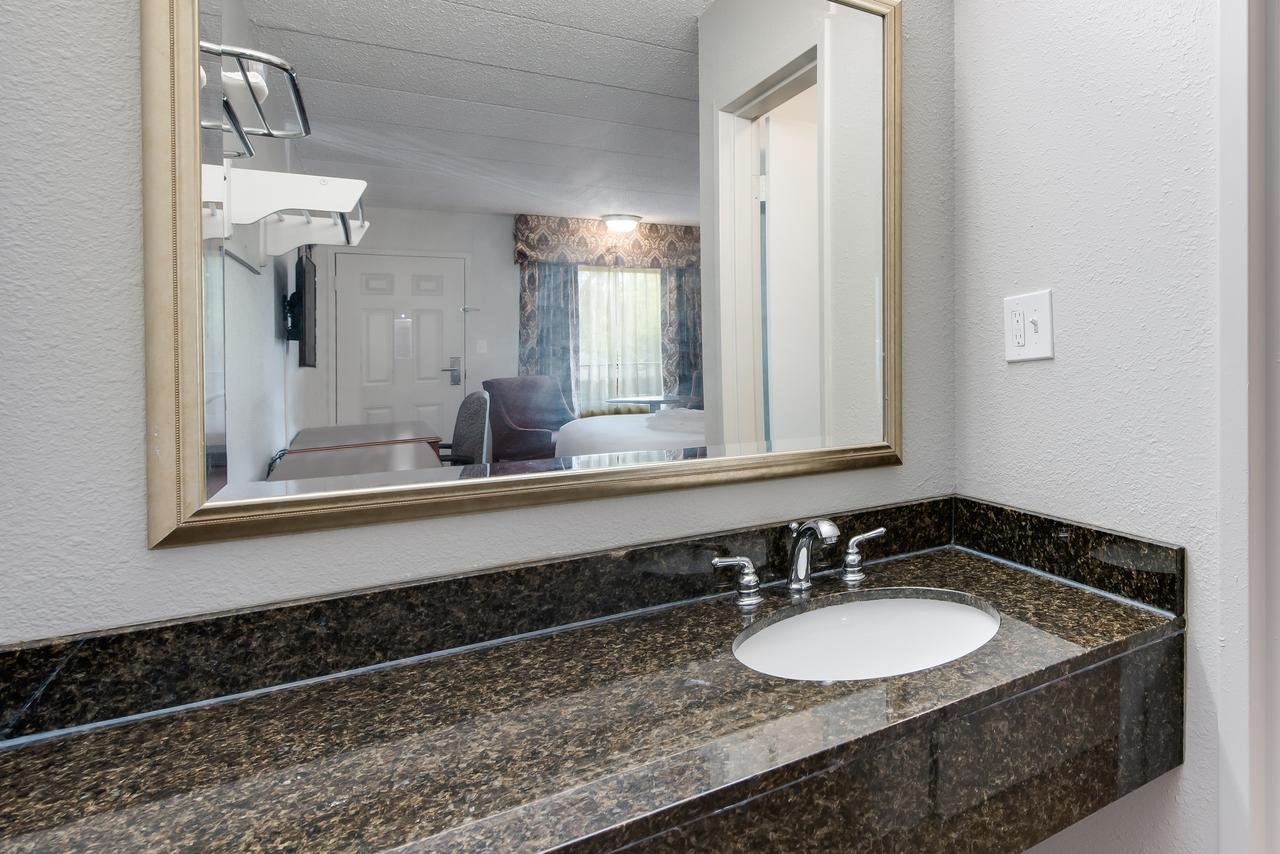 Americas Best Value Inn Columbus - thumb 2