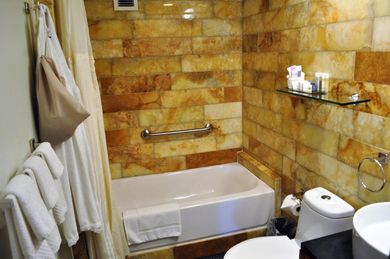DoubleTree By Hilton - The Tudor Arms Hotel - thumb 15
