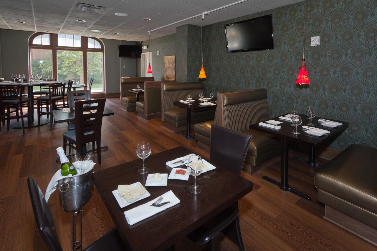 DoubleTree By Hilton - The Tudor Arms Hotel - thumb 16