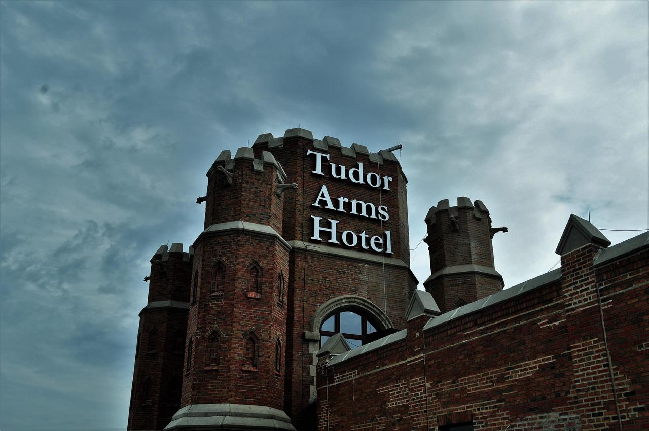 DoubleTree By Hilton - The Tudor Arms Hotel - thumb 21