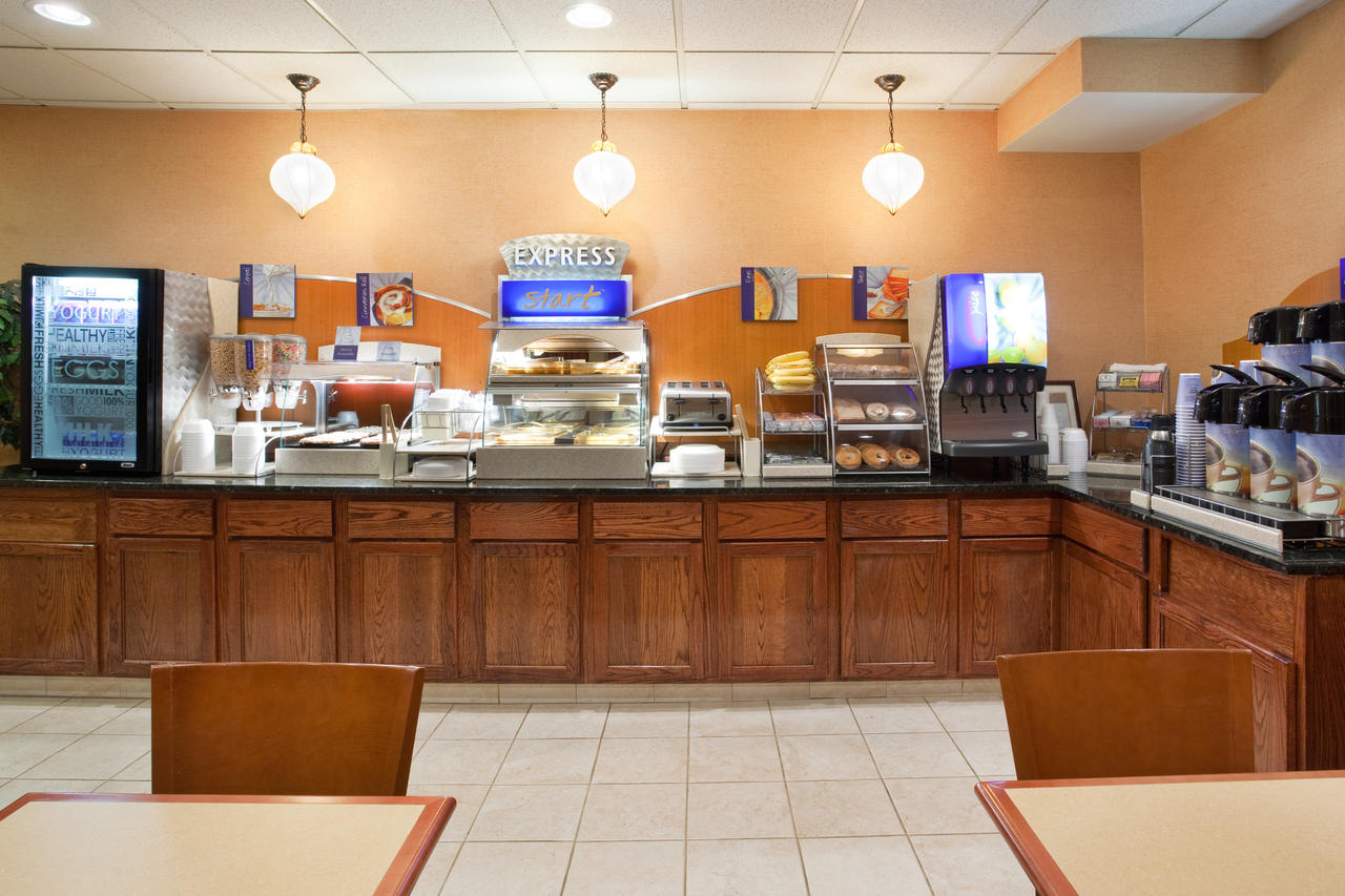 Holiday Inn Express Hotel & Suites Cleveland-Streetsboro - thumb 5