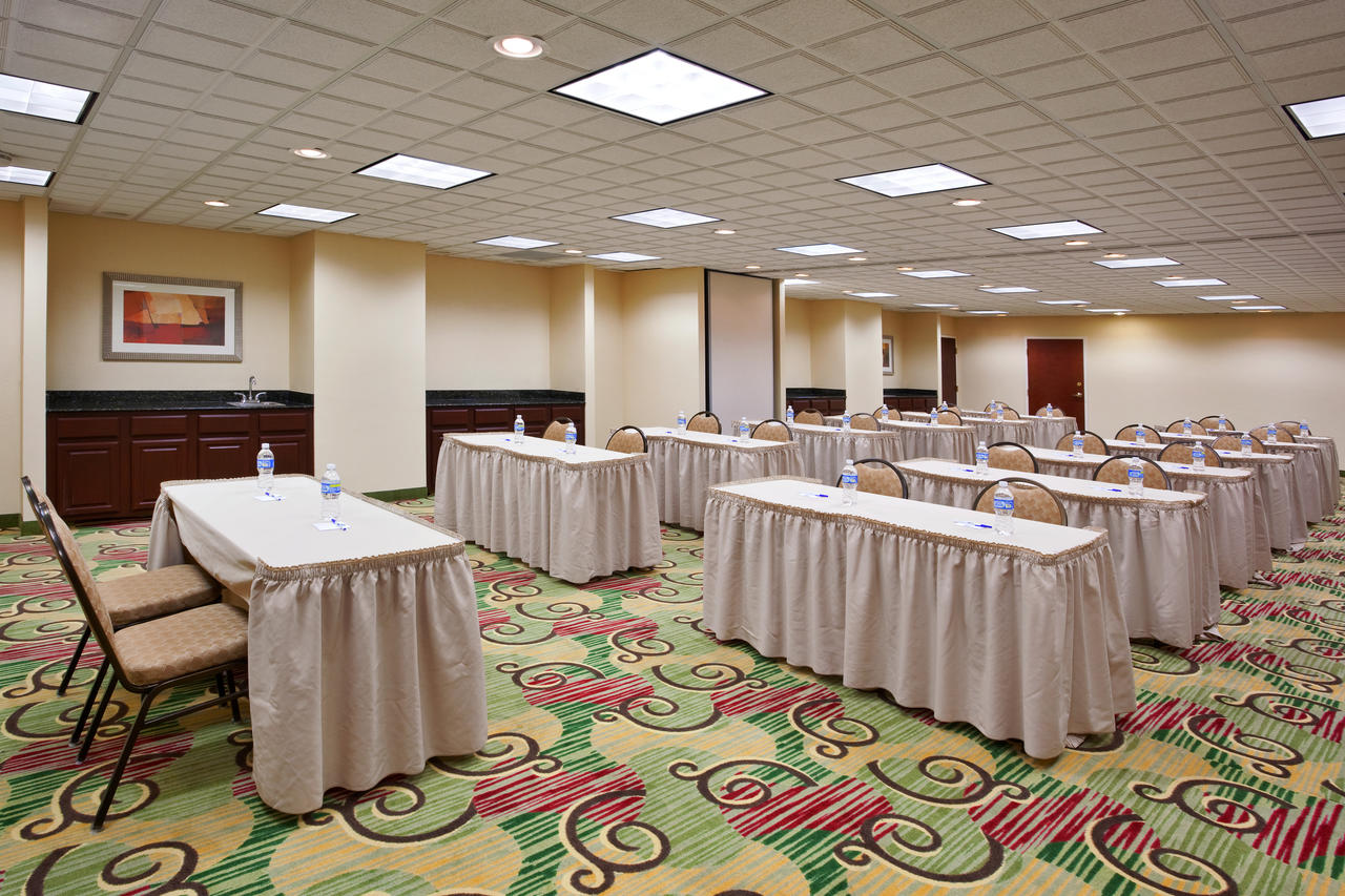 Holiday Inn Express Hotel & Suites Cleveland-Streetsboro - thumb 16