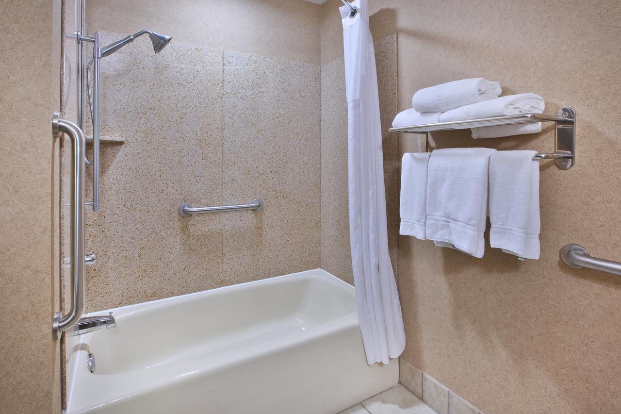 Holiday Inn Express Hotel & Suites Bryan-Montpelier - thumb 25