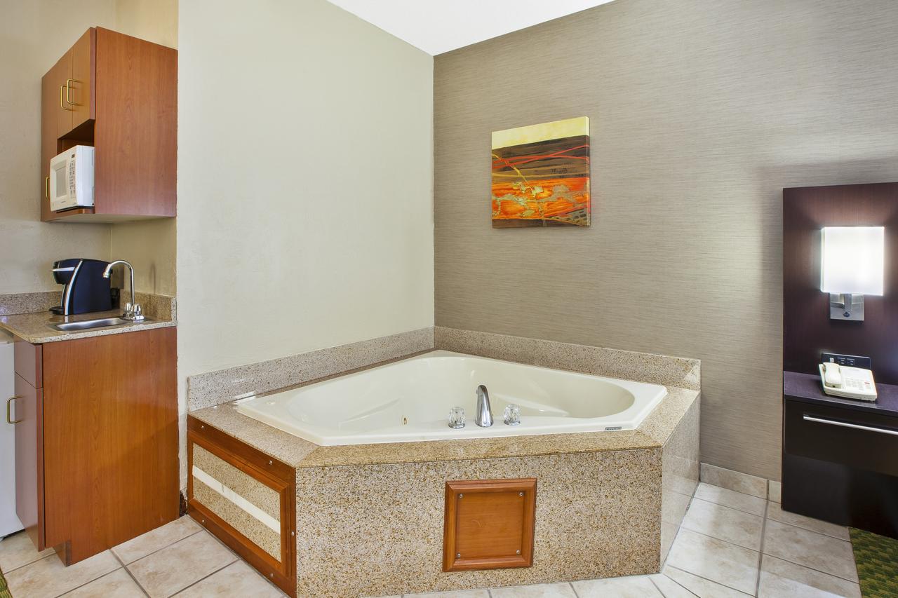 Holiday Inn Express Hotel & Suites Bryan-Montpelier - thumb 6