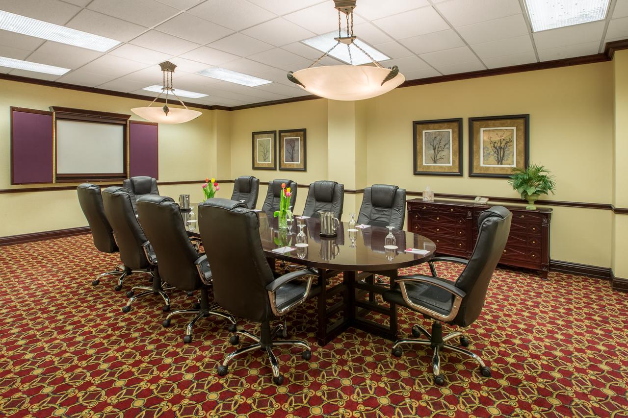 Crowne Plaza Cleveland Airport - thumb 9