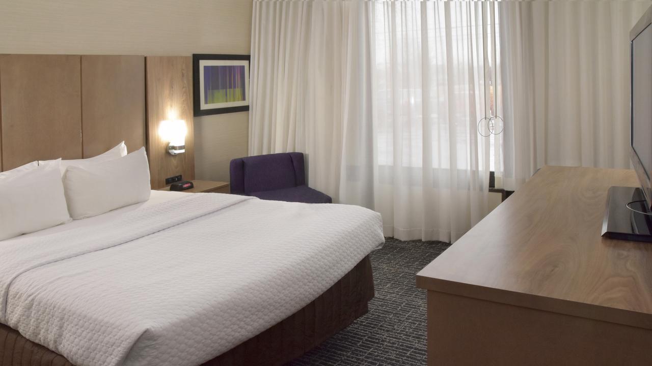 Crowne Plaza Cleveland Airport - thumb 1