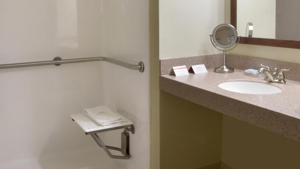 Crowne Plaza Cleveland Airport - thumb 10
