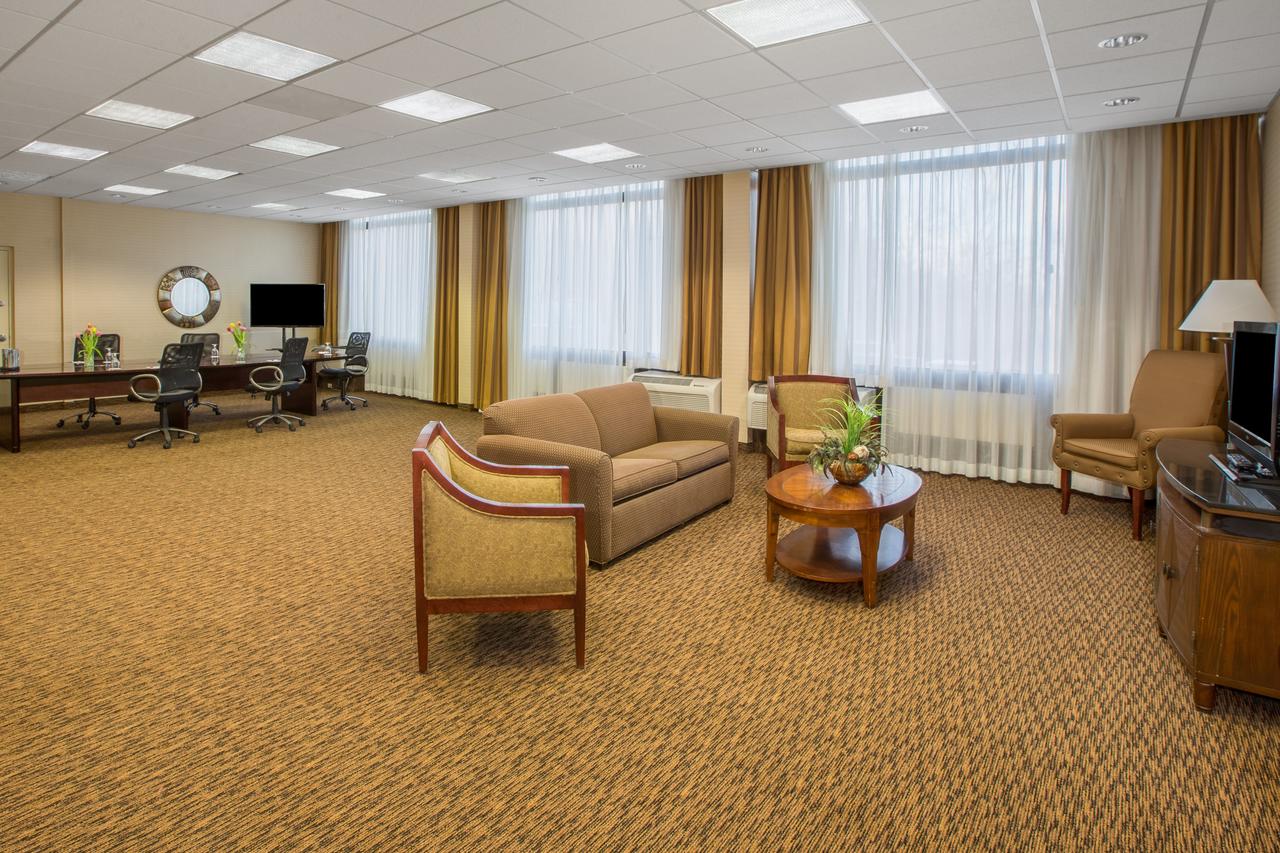 Crowne Plaza Cleveland Airport - thumb 27
