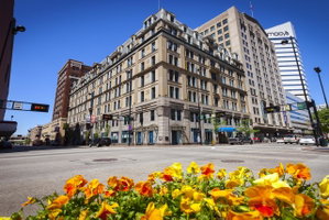 Curio Collection By Hilton The Cincinnatian Hotel