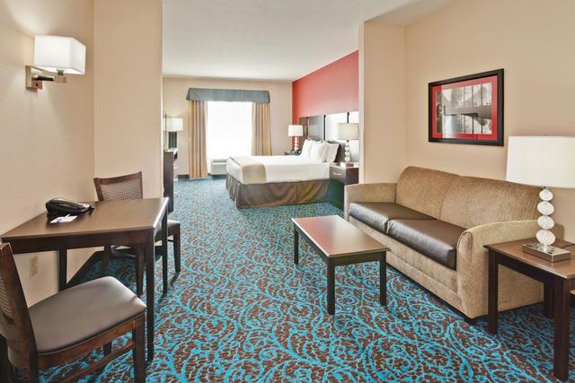 Holiday Inn Express & Suites - New Philadelphia Southwest - thumb 2