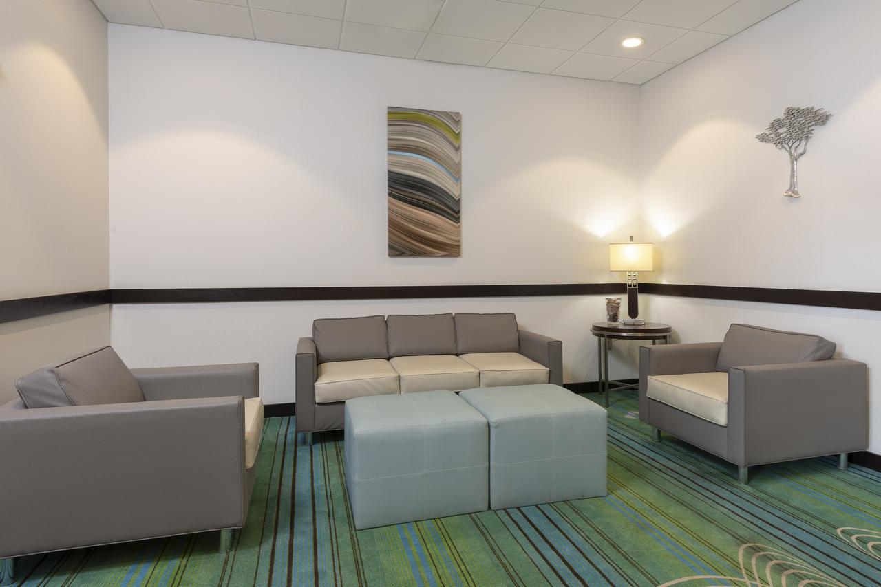 Holiday Inn Express & Suites - New Philadelphia Southwest - thumb 20