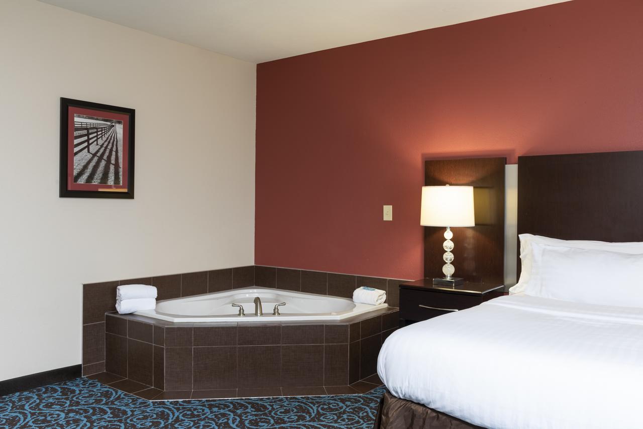 Holiday Inn Express & Suites - New Philadelphia Southwest - thumb 5