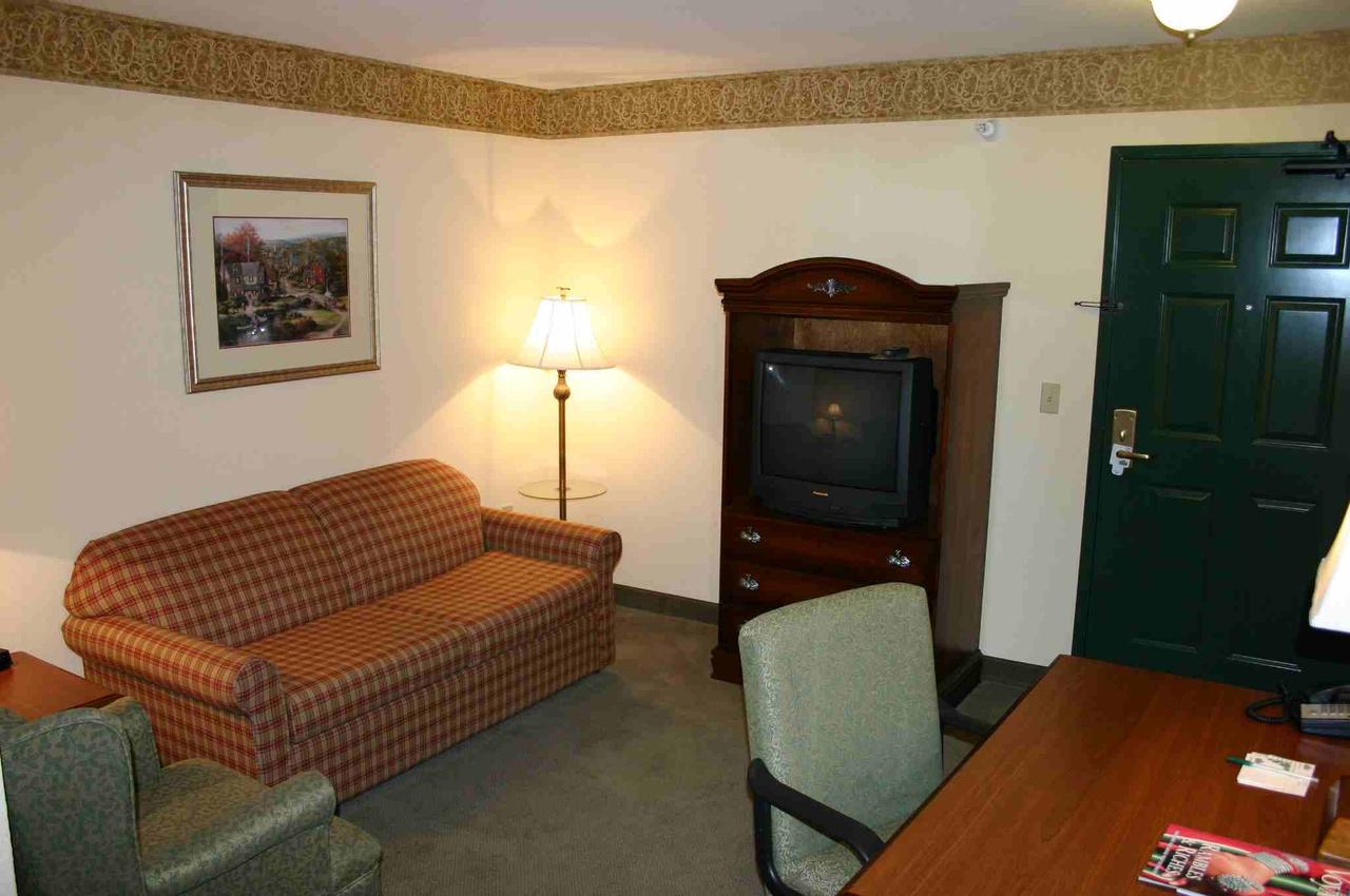 Country Inn & Suites By Radisson, Youngstown West, OH - thumb 19