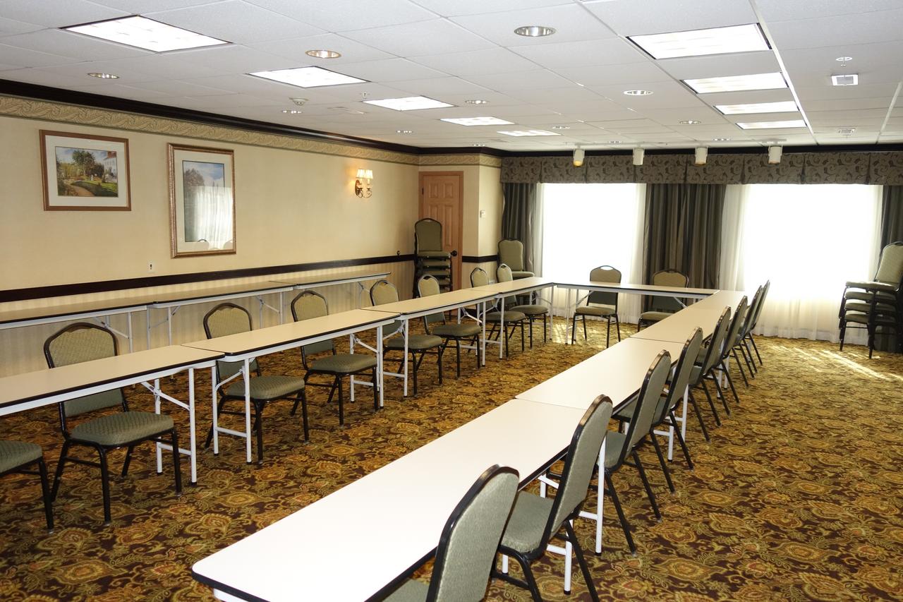 Country Inn & Suites By Radisson, Youngstown West, OH - thumb 37