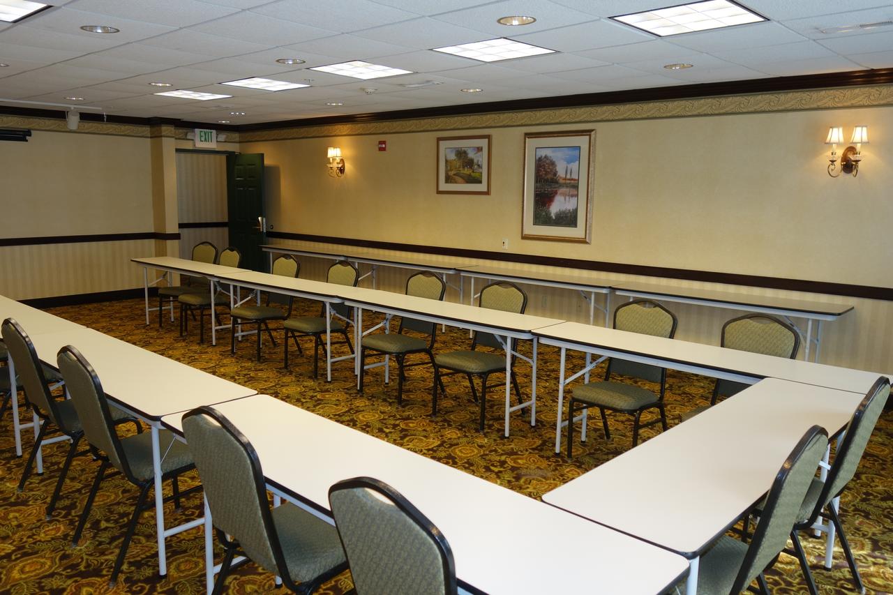 Country Inn & Suites By Radisson, Youngstown West, OH - thumb 36