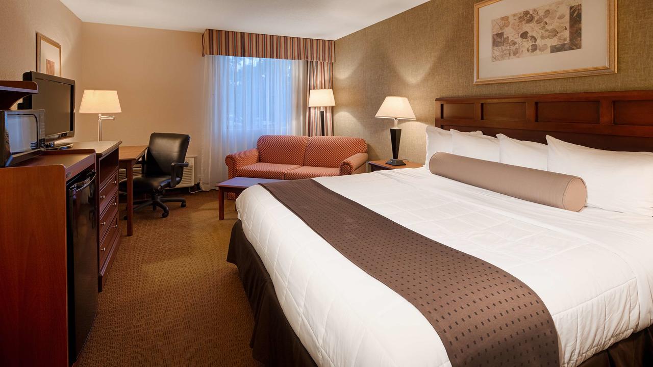 Baymont Inn & Suites - thumb 0