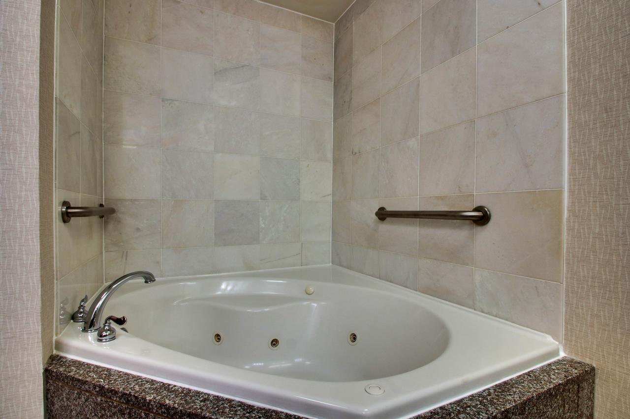 Drury Inn & Suites Findlay - thumb 22