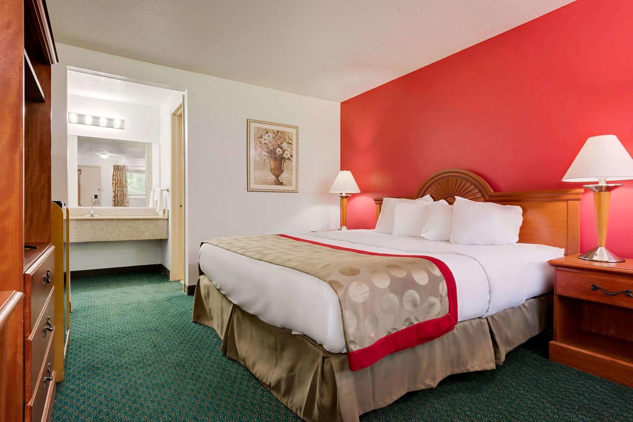 Ramada By Wyndham Cleveland Airport West - thumb 23