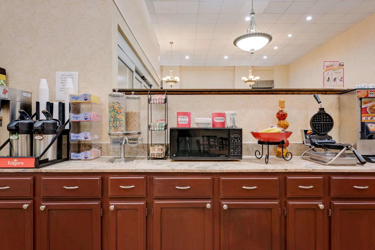 Ramada By Wyndham Cleveland Airport West - thumb 38