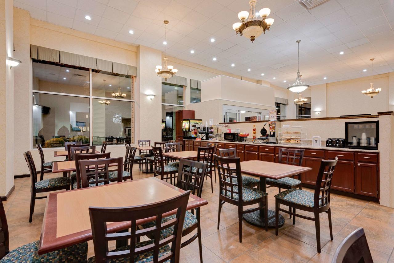 Ramada By Wyndham Cleveland Airport West - thumb 25