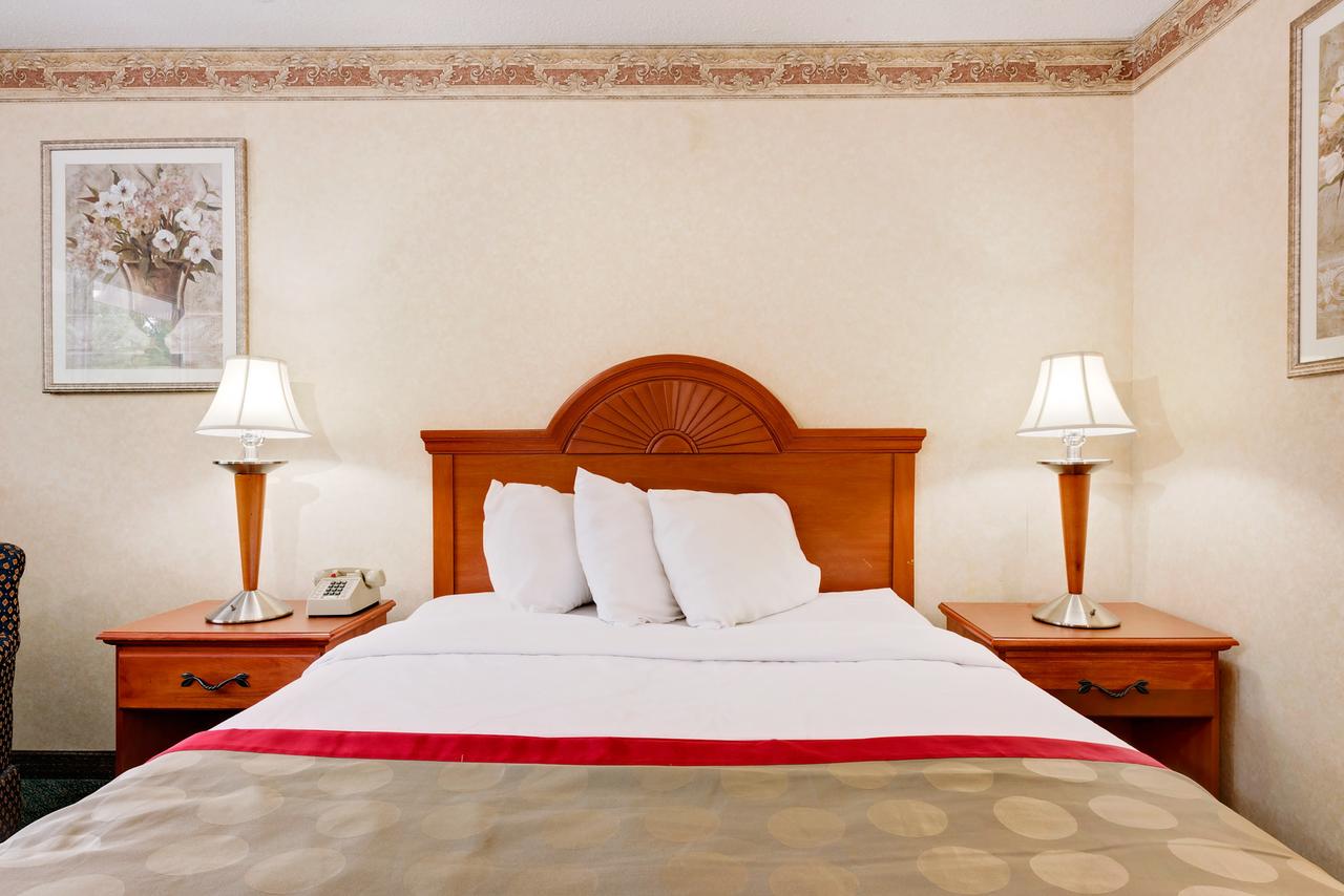 Ramada By Wyndham Cleveland Airport West - thumb 10